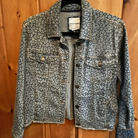 Tommy Bahama Leopard Print Denim Jacket - Picture 1 of 2